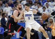 开云体育在线-猛龙队老将状态回勇，助球队实现五连胜