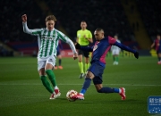 开云体育-巴塞罗那再胜对手，西甲争冠格局激烈