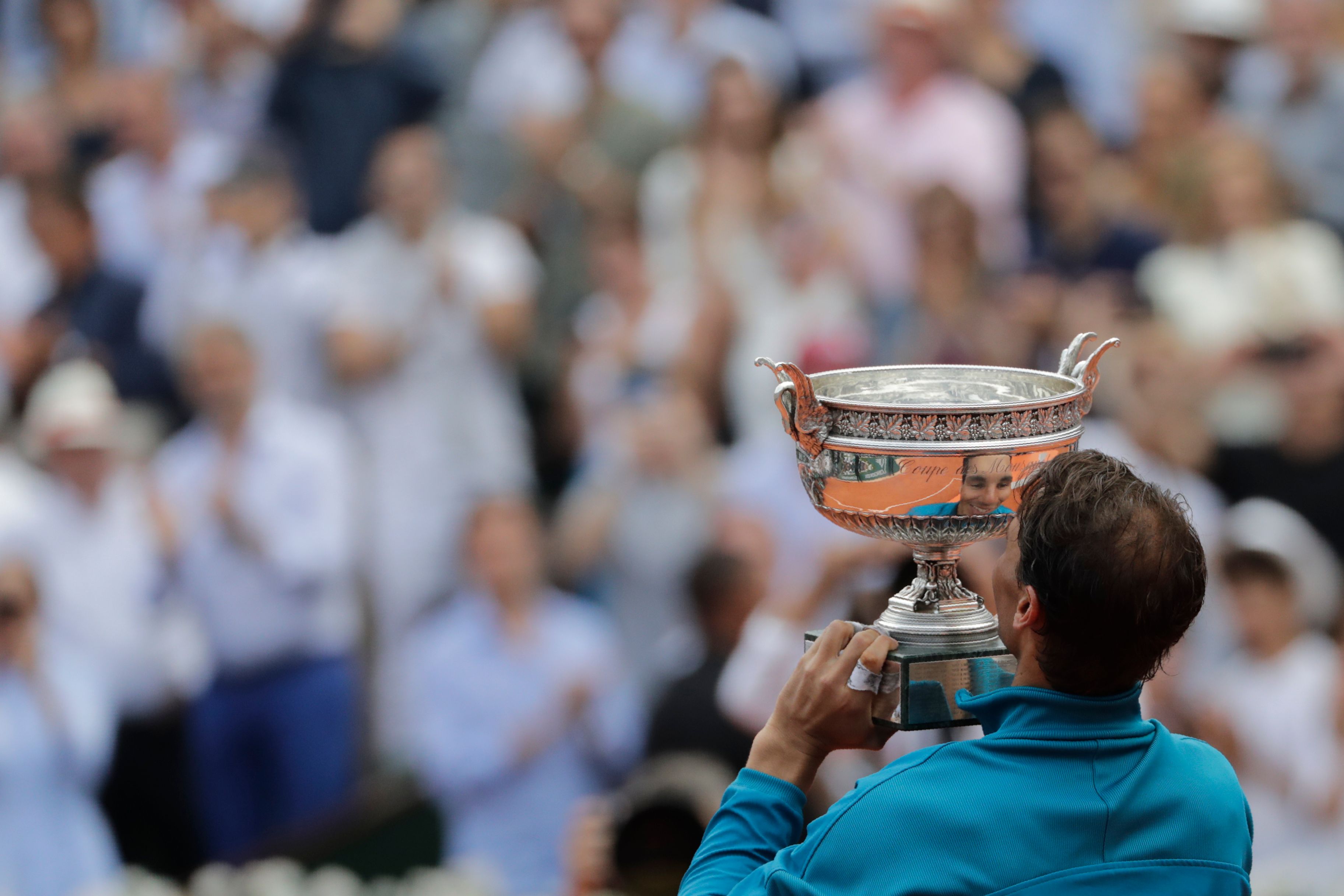 关于世界网球队险胜西班牙网球队,纳达尔惊艳世界的信息 关于世界网球队险胜西班牙网球队,纳达尔惊艳世界的信息