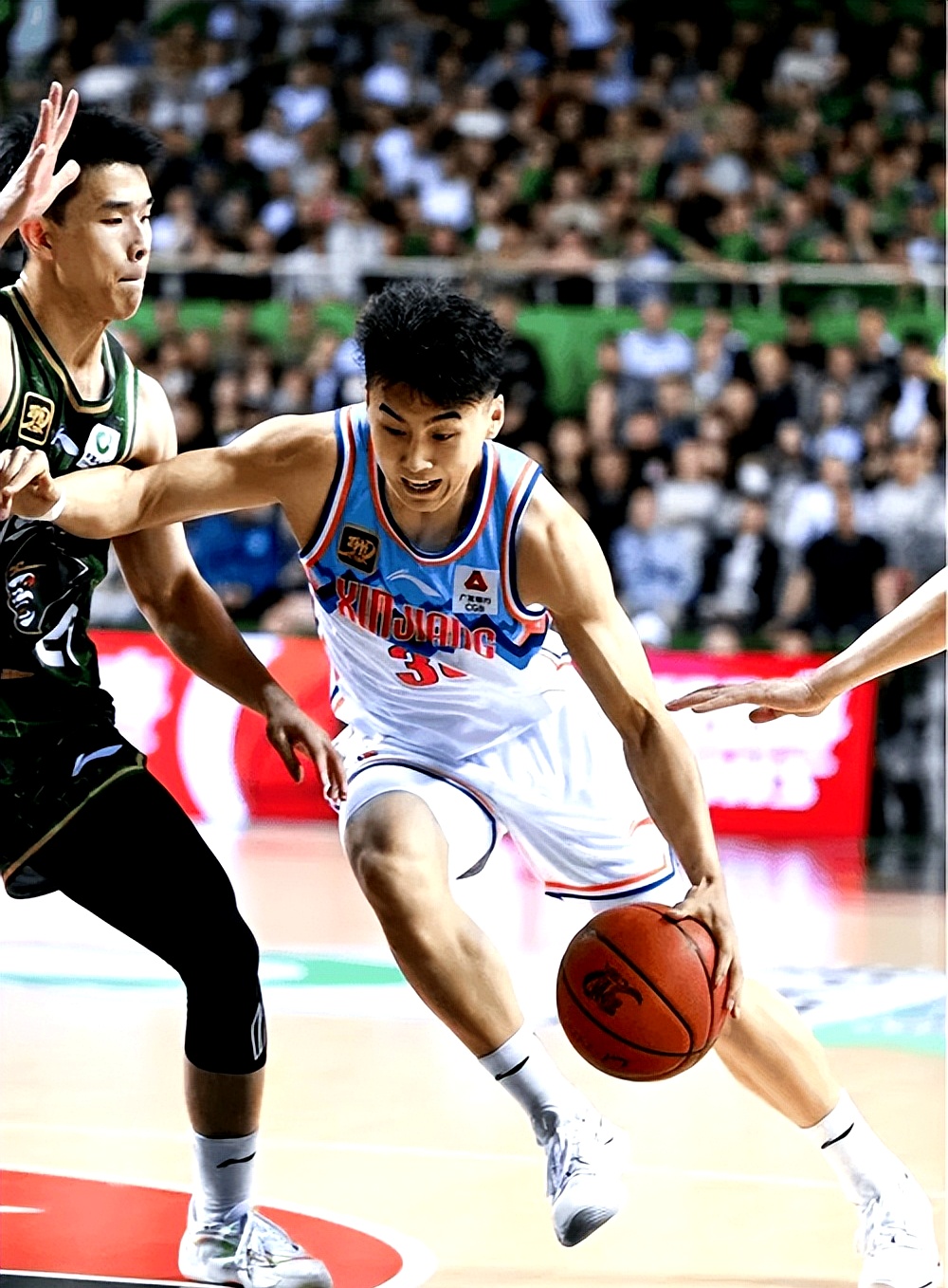 关于吉林队横扫新疆队，孙铭徽刷新纪录的信息