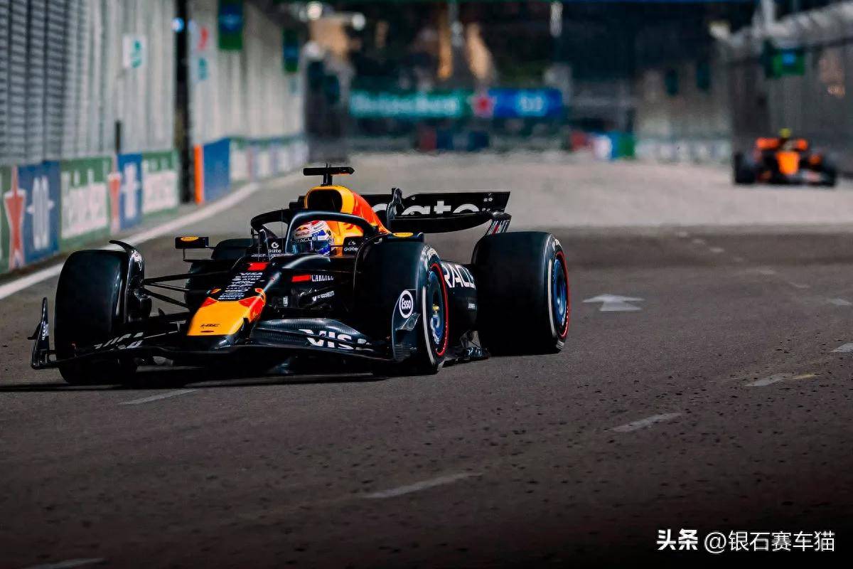 红牛二队轻取迈凯伦,汉密尔顿点燃赛场 红牛二队轻取迈凯伦,汉密尔顿点燃赛场