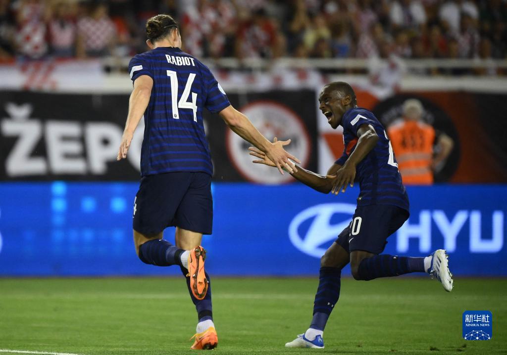 法国队力克泰国队，黄鸭组合带队取胜