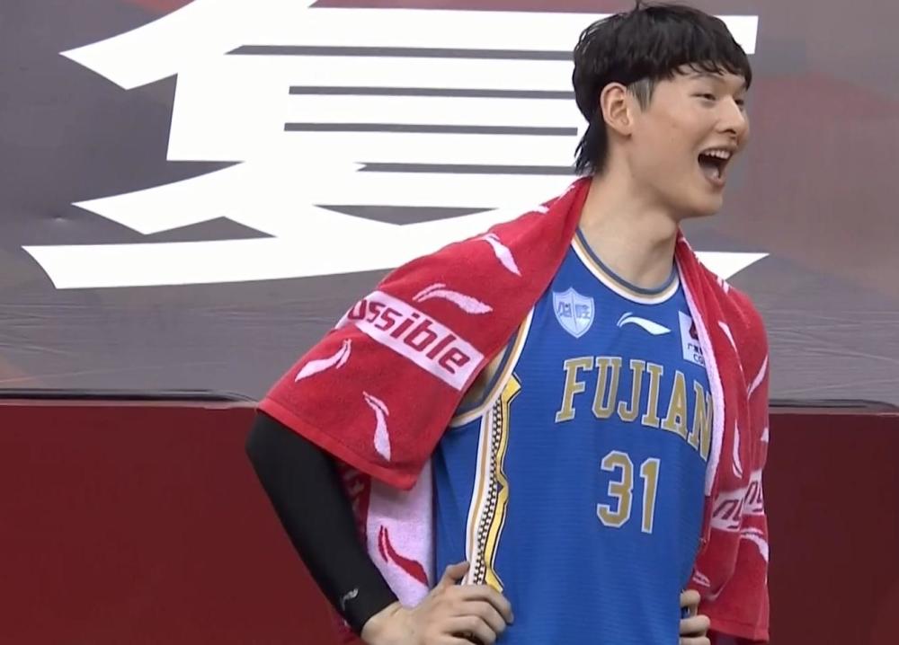 西藏队实力强劲，助球队赢得胜利