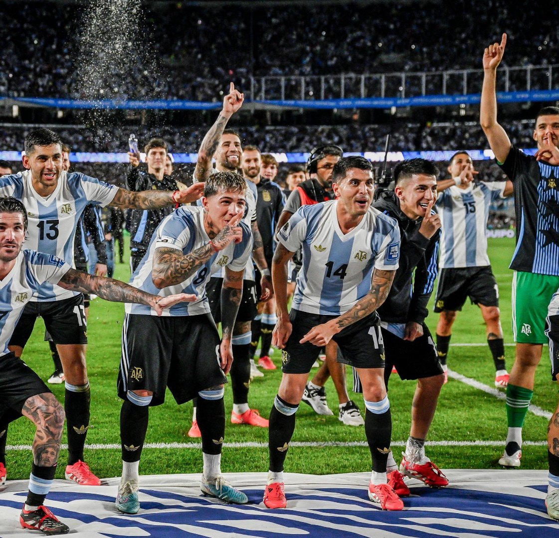 南美足球巅峰对决：阿根廷队对巴西队