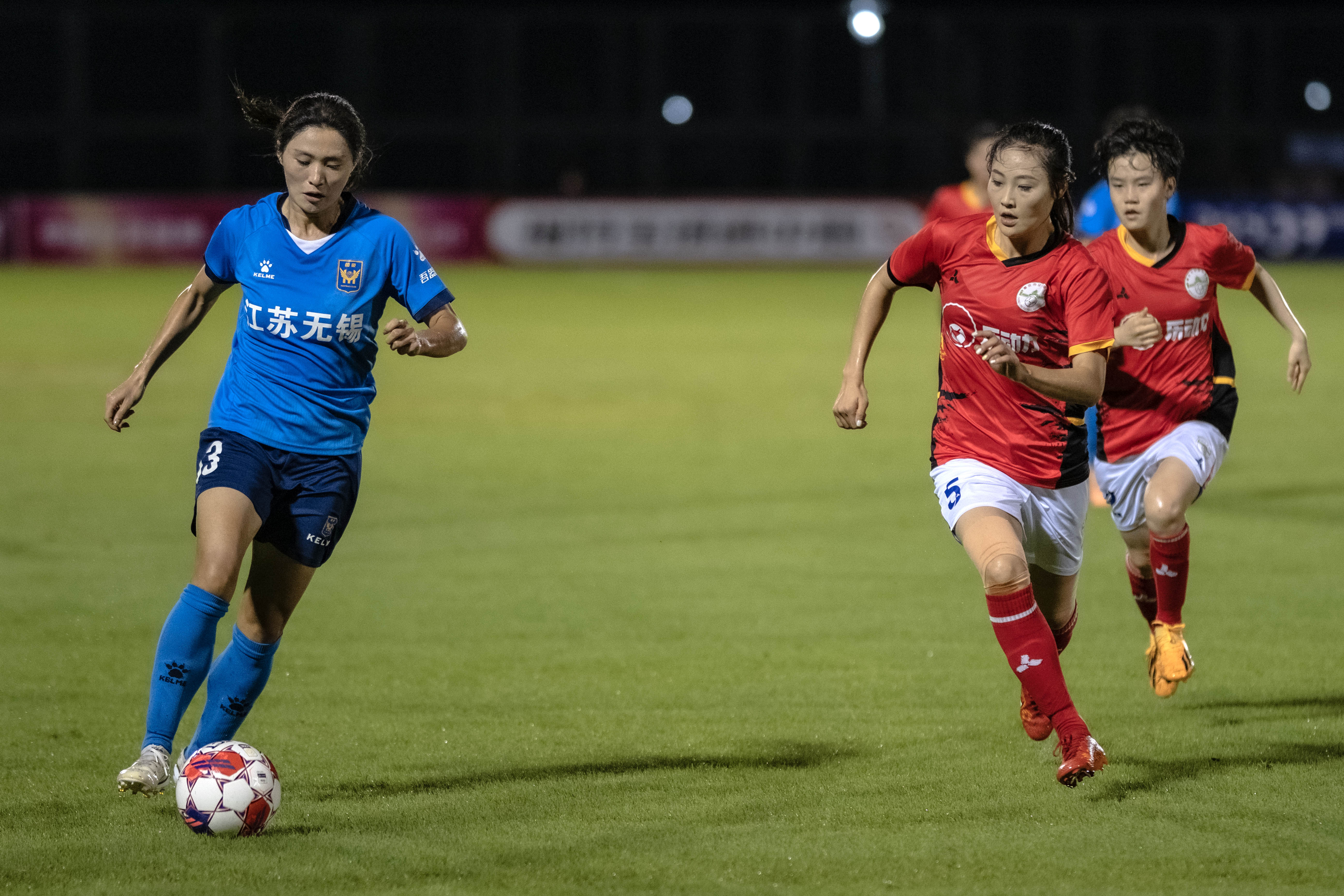 包含女足赛事备战势如破竹，期待新的突破的词条