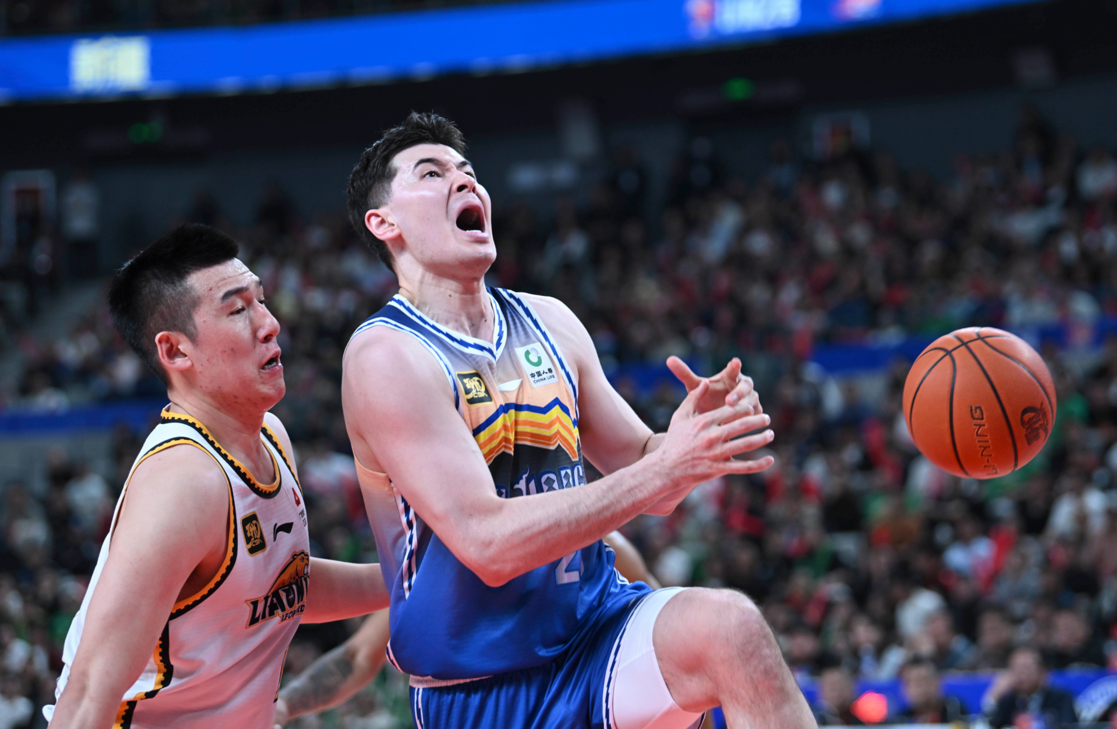 年轻球员崭露头角，助球队实现逆转胜利的简单介绍