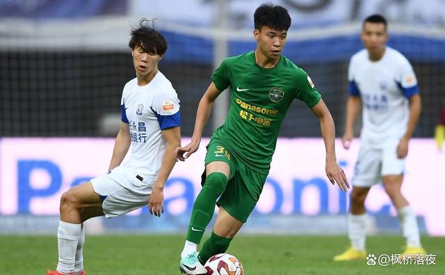 年轻球员崭露头角，助球队实现逆转胜利的简单介绍