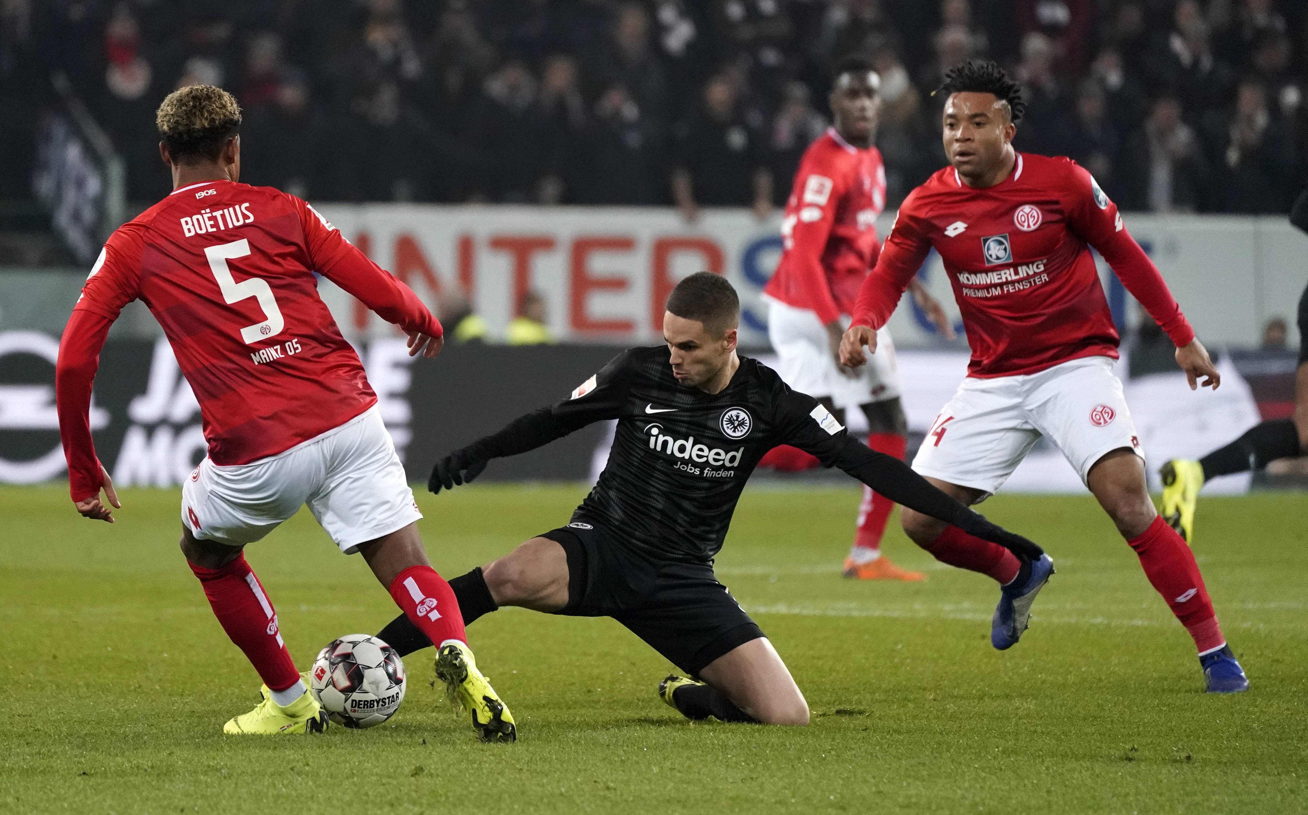 汉诺威在德国联赛中稳健取胜