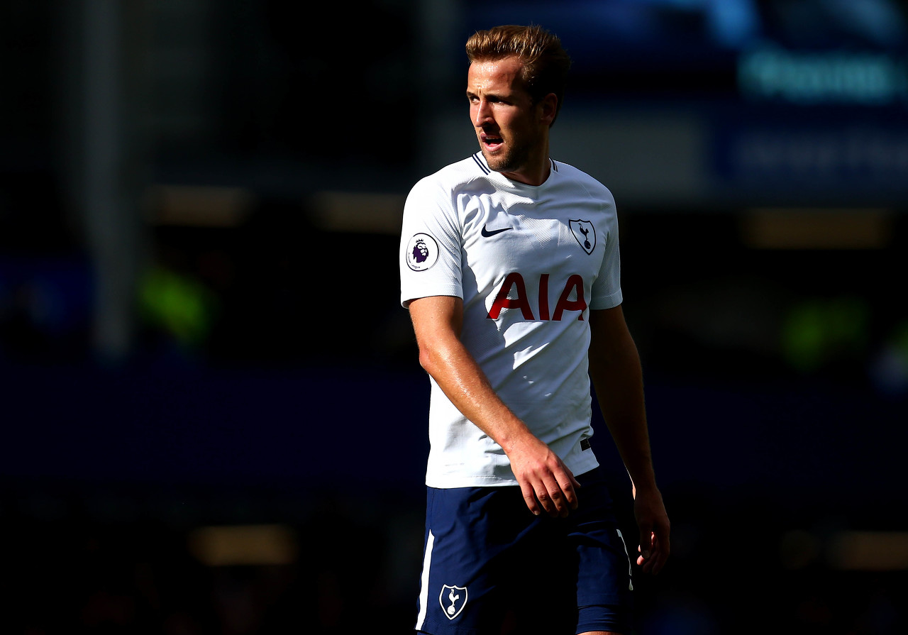 中锋助攻，燃烧欧国联赛赛场的简单介绍