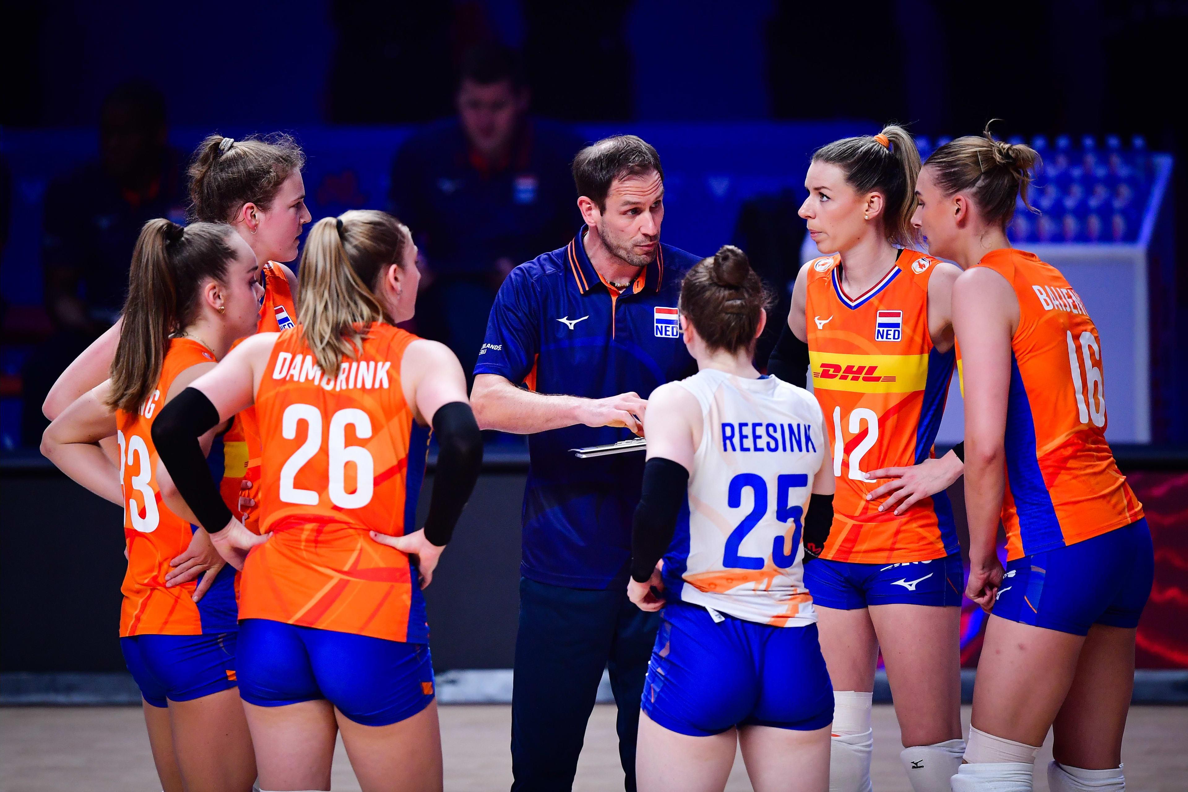 包含荷兰女子曲棍球队碾压对手，力夺小组第一的词条