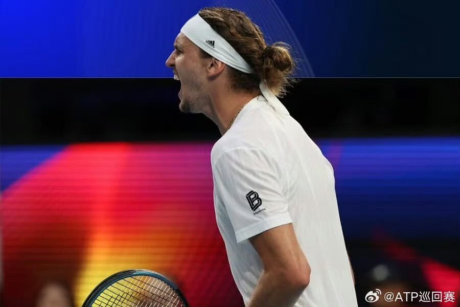 法网横扫联合杯，兹维列夫高光表现