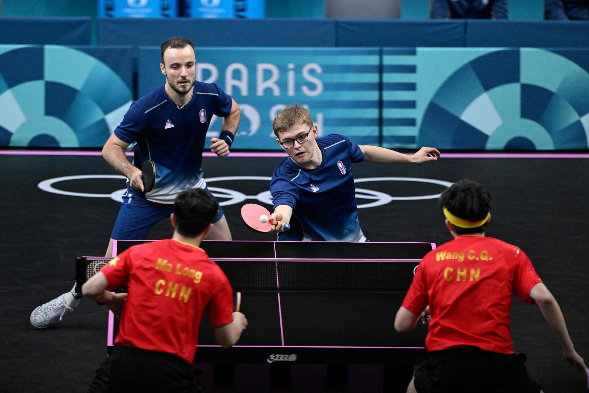 包含法国乒乓球队力克波兰乒乓球队，奥恰洛夫爆发神勇的词条