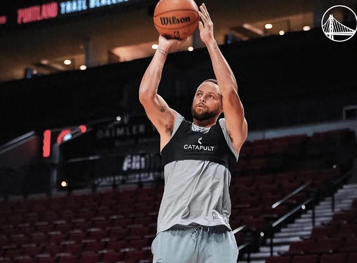 开拓者外线投篮精准，领先对手半场的简单介绍