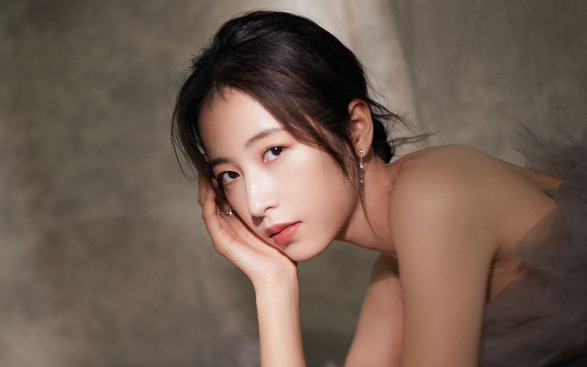 苏亚雷斯一锤定音，日本硬仗哲学击碎荷兰足球神话