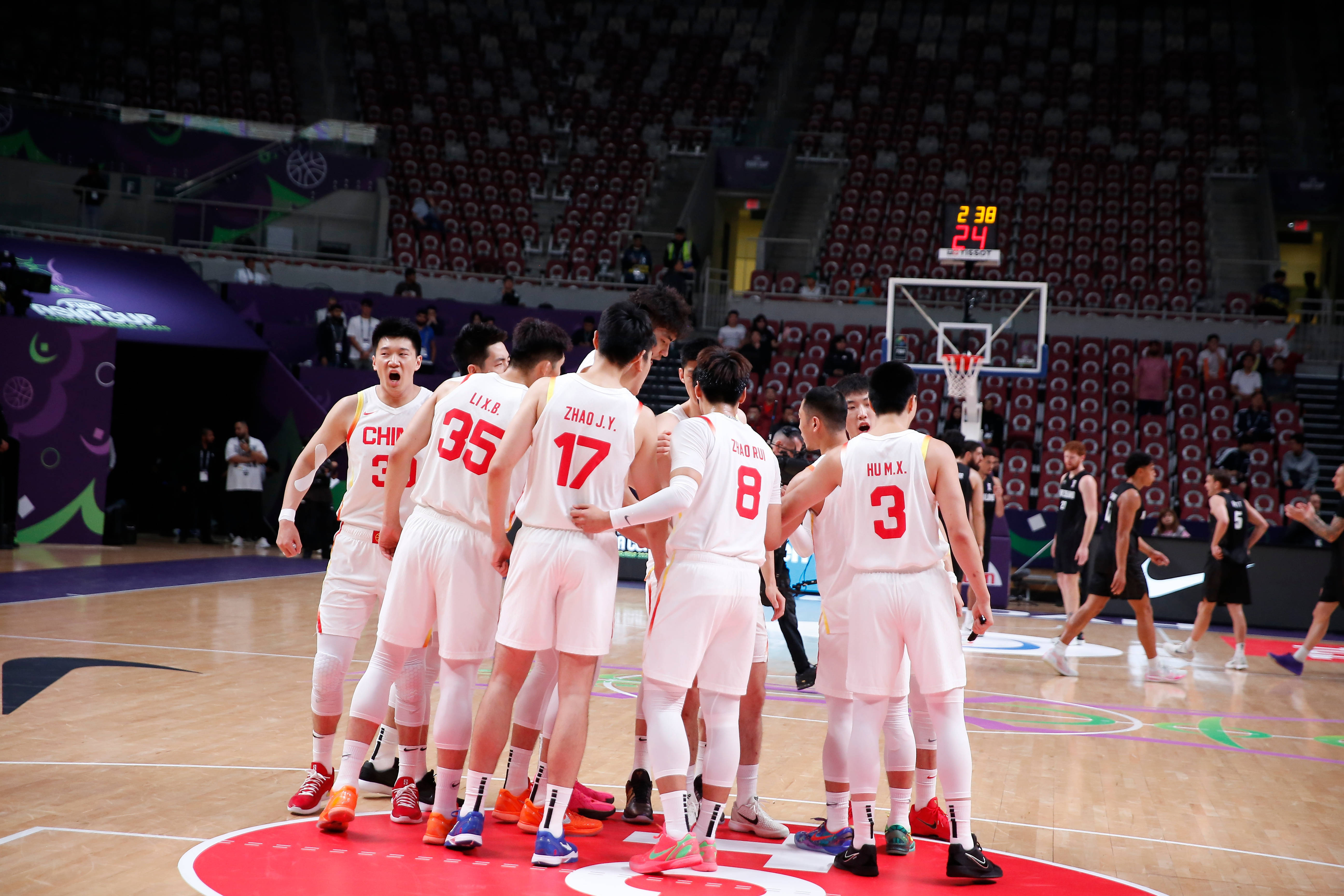 包含红蓝对决：篮球比赛中的激烈对抗的词条