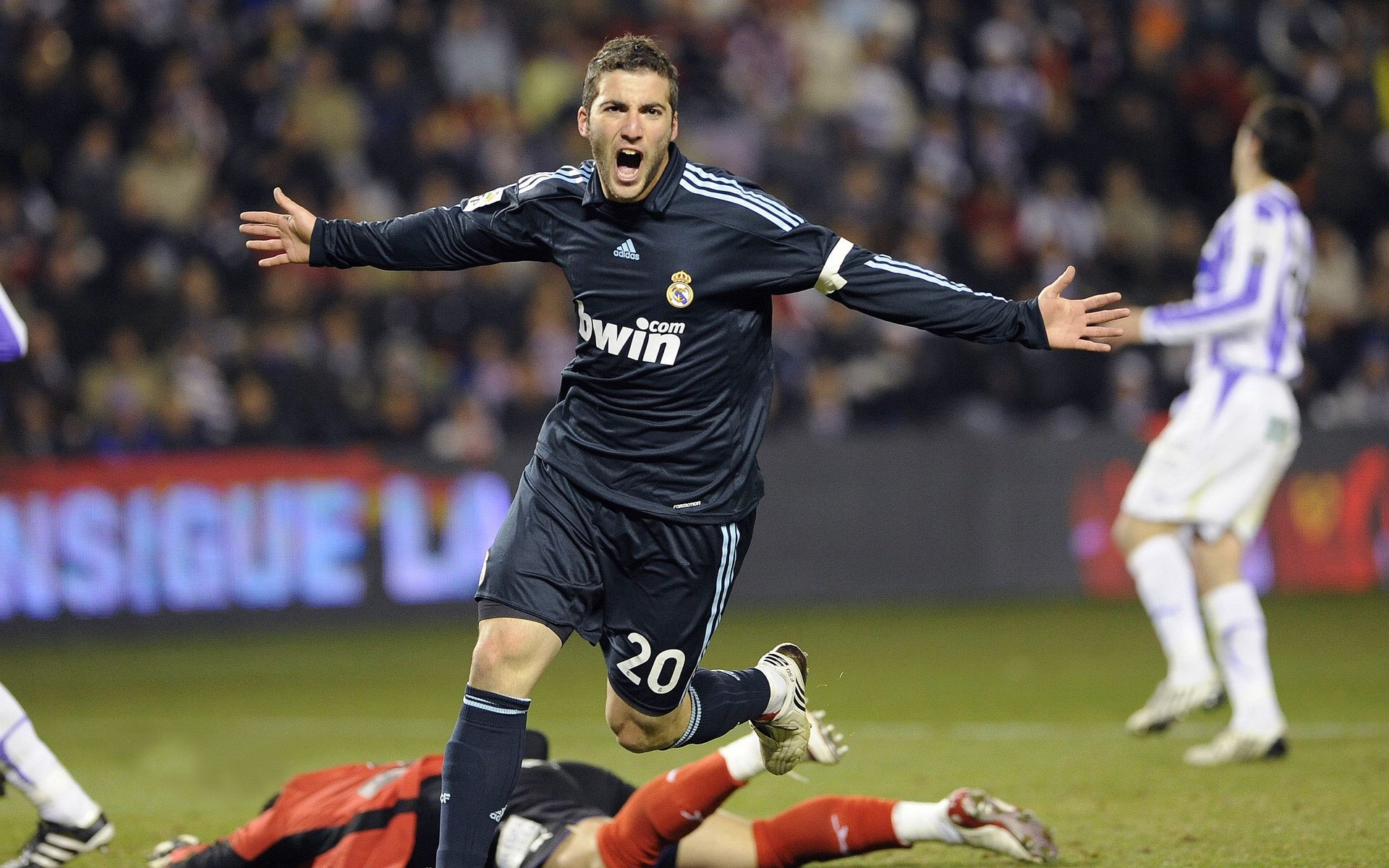 艺术之都的足球革命，佛罗伦萨踏平加纳，佩德里化身关键先生